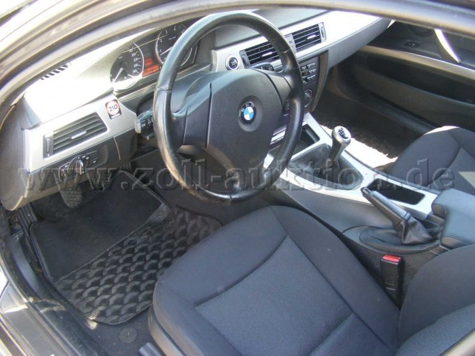 Fahrersitz mit Cockpit
