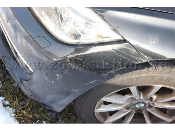 Beschädigung vorn links