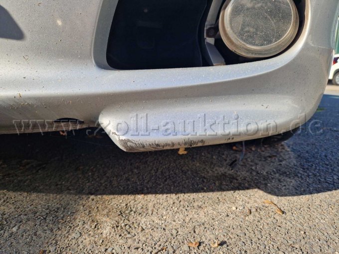 Schaden Stoßfänger Fahrerseite vorne