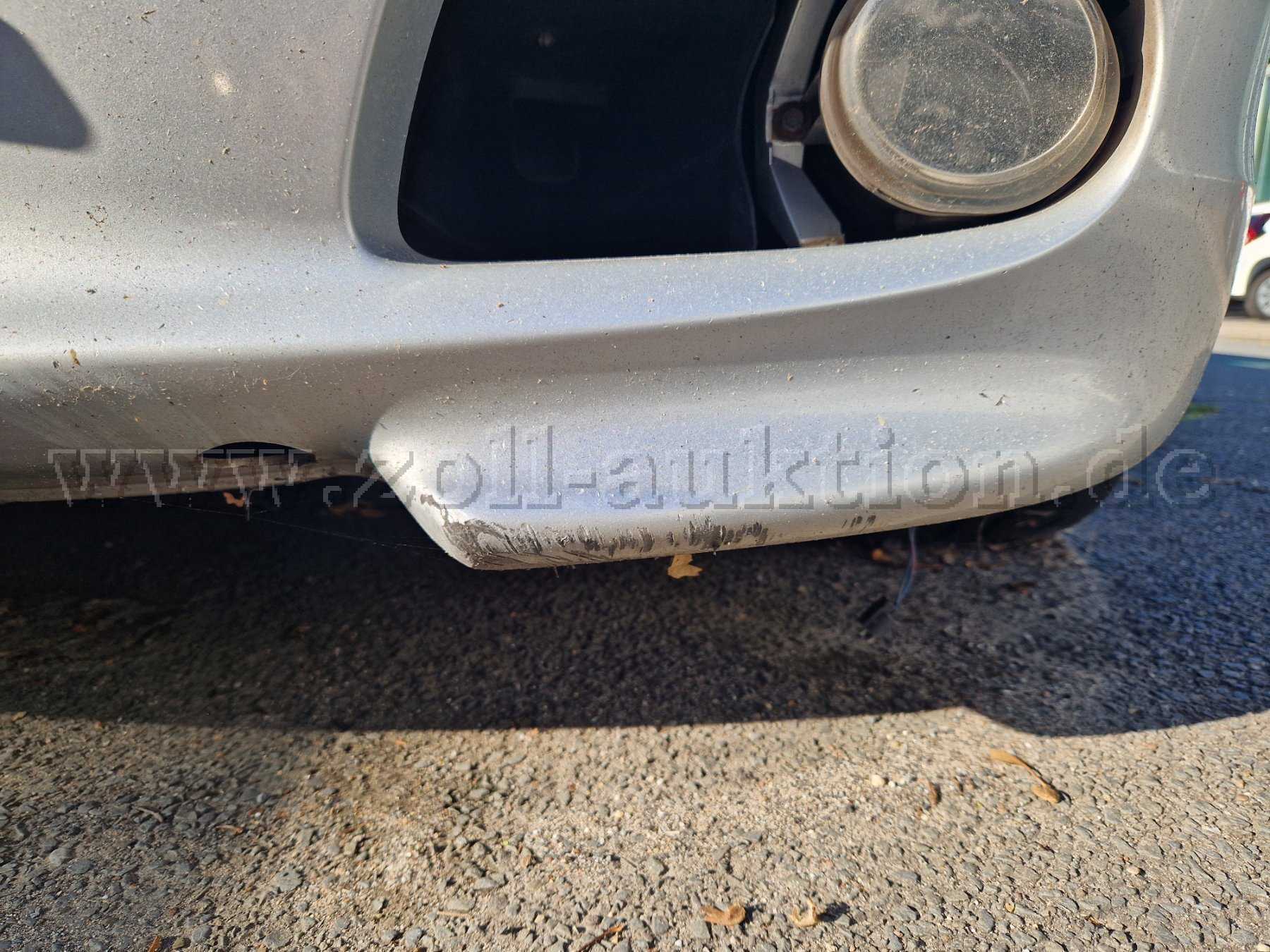 Schaden Stoßfänger Fahrerseite vorne