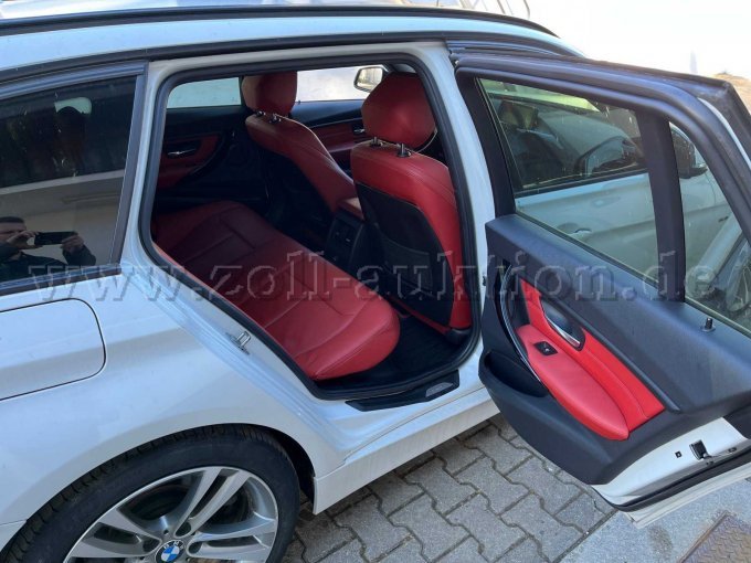 BLick in den Innenraum hi. re.