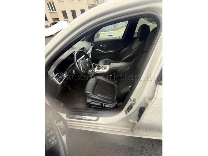 Innenansicht Vordersitze.jpg