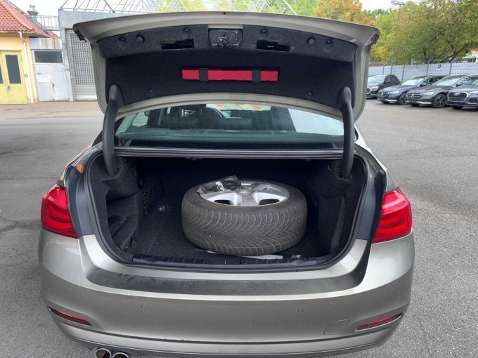 1 BMW 330d Limousine (F30) Advantage – foto 18 – kavel bij Zoll-Auktion, Stuttgart