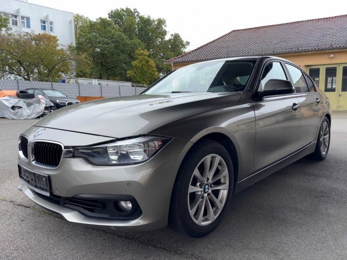 1 BMW 330d Limousine (F30) Advantage – foto 3 – kavel bij Zoll-Auktion, Stuttgart