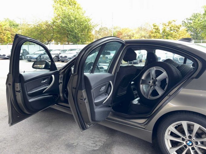 1 BMW 330d Limousine (F30) Advantage – foto 9 – kavel bij Zoll-Auktion, Stuttgart