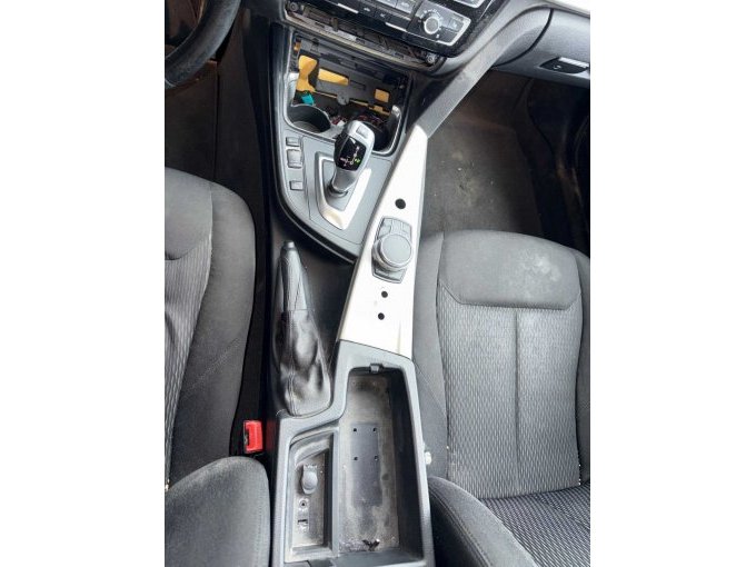 1 BMW 330d Limousine (F30) Advantage – foto 17 – kavel bij Zoll-Auktion, Stuttgart