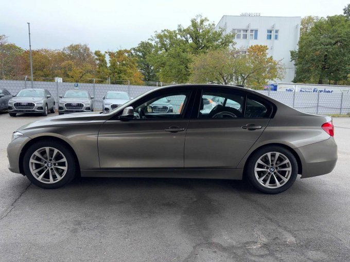 1 BMW 330d Limousine (F30) Advantage – foto 4 – kavel bij Zoll-Auktion, Stuttgart