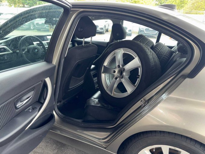1 BMW 330d Limousine (F30) Advantage – foto 12 – kavel bij Zoll-Auktion, Stuttgart