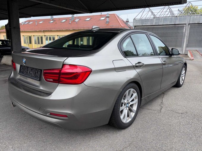 1 BMW 330d Limousine (F30) Advantage – foto 7 – kavel bij Zoll-Auktion, Stuttgart