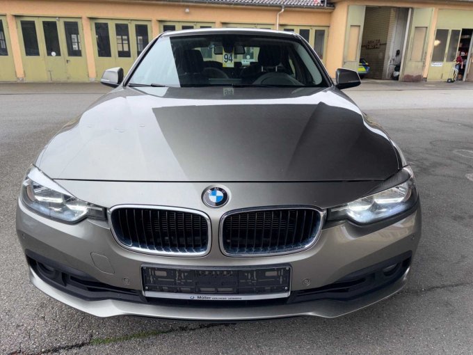 1 BMW 330d Limousine (F30) Advantage – foto 2 – kavel bij Zoll-Auktion, Stuttgart