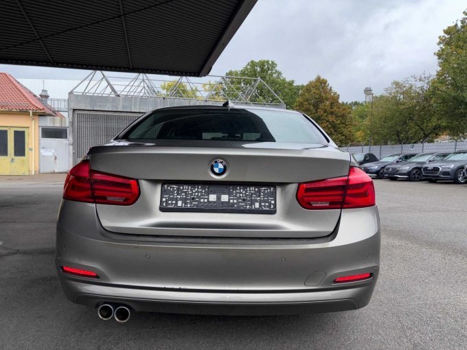 1 BMW 330d Limousine (F30) Advantage – foto 6 – kavel bij Zoll-Auktion, Stuttgart