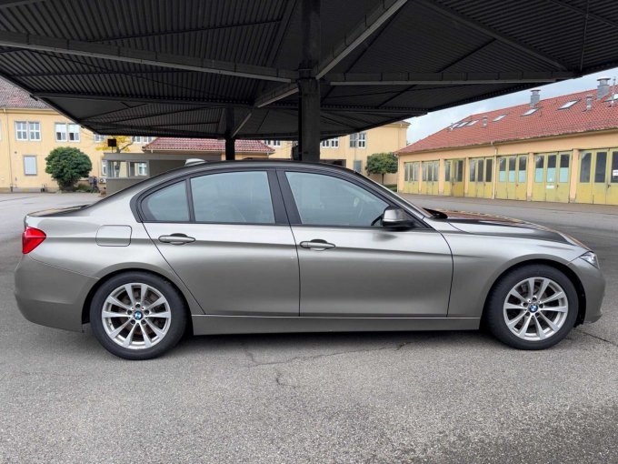 1 BMW 330d Limousine (F30) Advantage – foto 8 – kavel bij Zoll-Auktion, Stuttgart