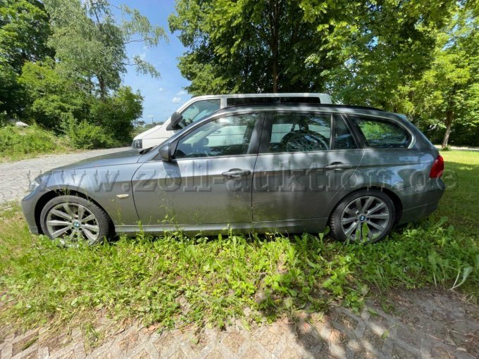 Fahrzeug links