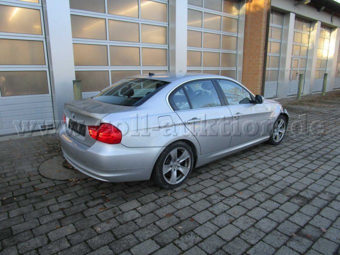 Aussen rechts hinten