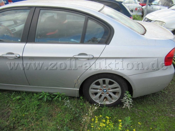 Fahrerseite hinten