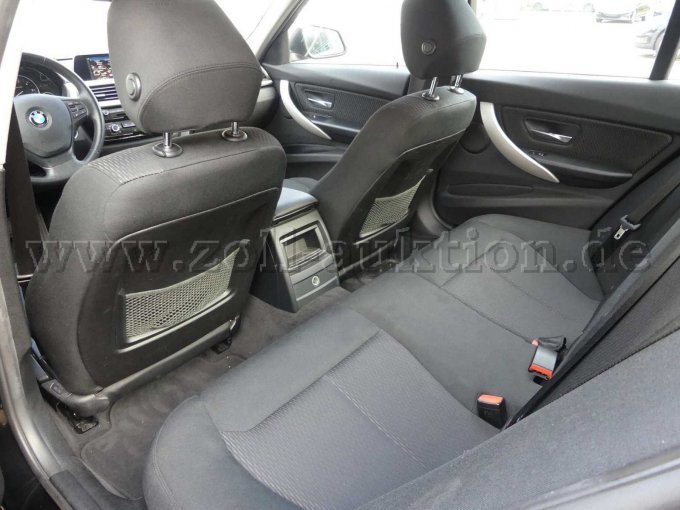 Einstieg und Fahrgastraum hinten links