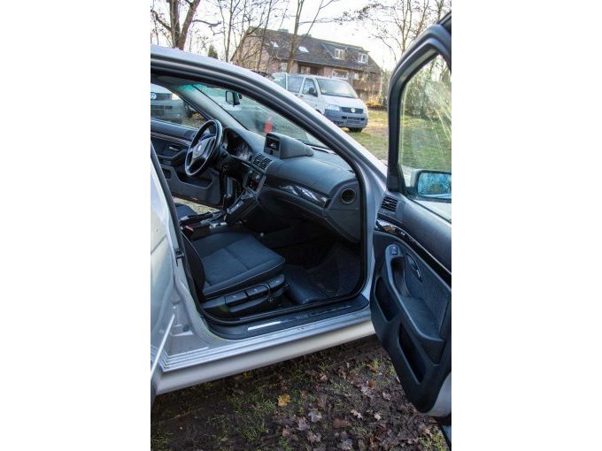 Ansicht geöffnete Beifahrertür