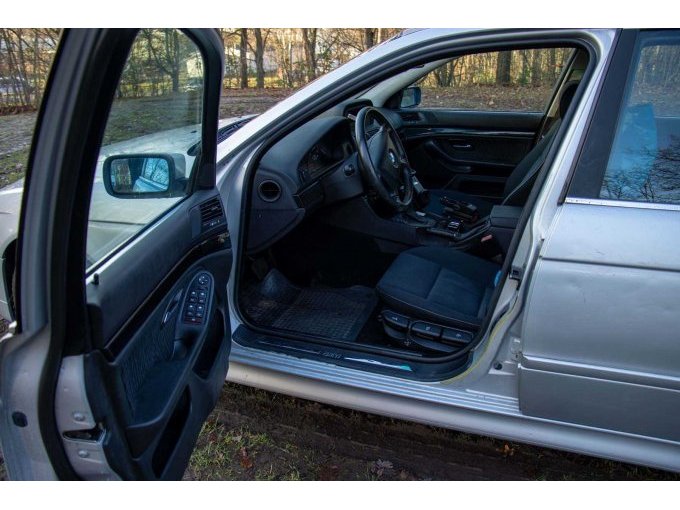 Ansicht geöffnete Fahrertür