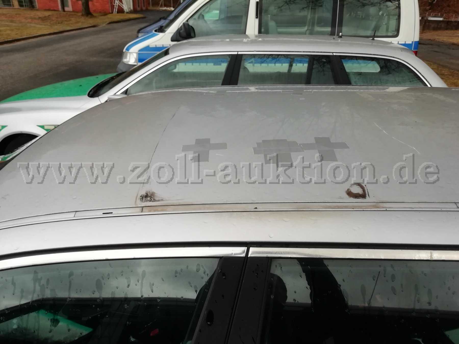 Fahrzeugdach mit Blaulichtbohrungen