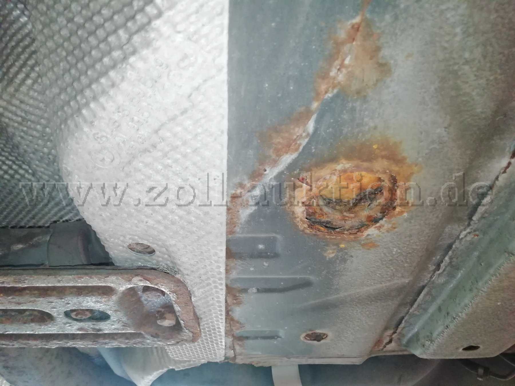 Korrosionsschaden Unterboden rechts