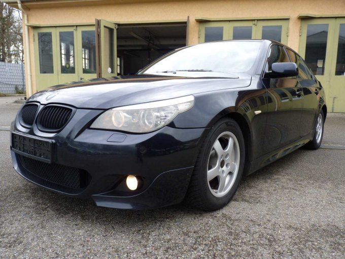 Ansicht von vorne schräg links