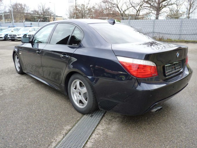 Ansicht von hinten schräg links