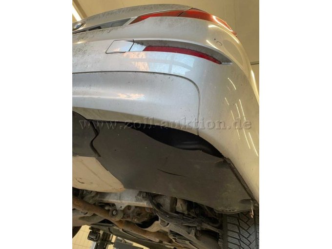 Unterbodenverkleidung hinten rechts beschädigt