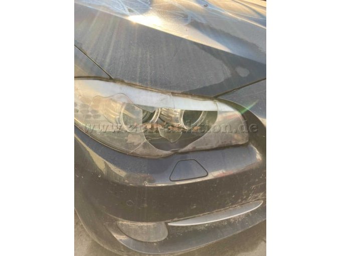 zerstörter Frontscheinwerfer