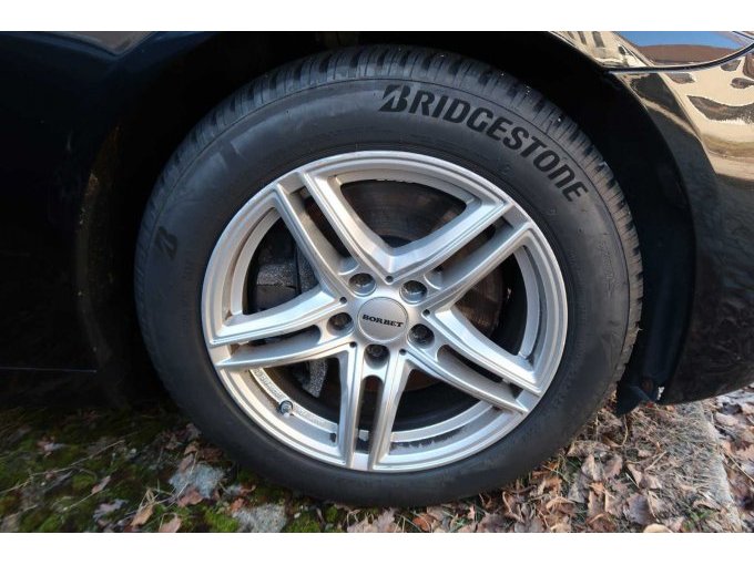 Bridgestone-Winterreifen auf Leichtmetallfelge