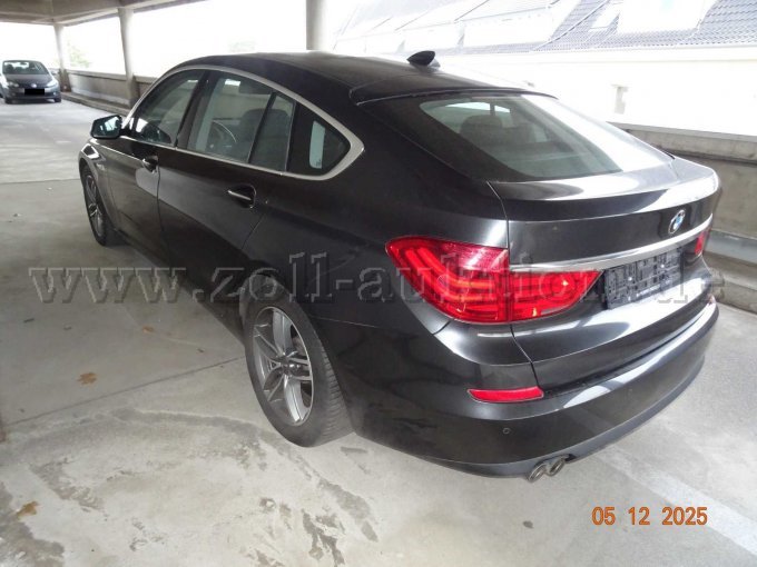 seitlich links hinten