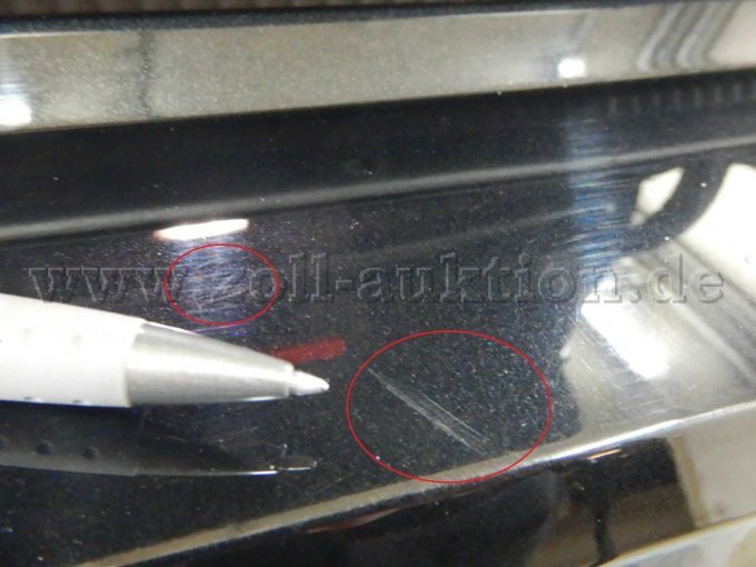 Stoßfänger hinten > Ladekante: Abschürfungen u. Kratzer, auch mit Lackbeschädigung