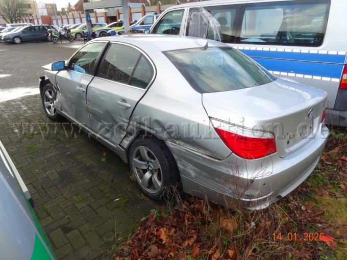 seitlich links hinten