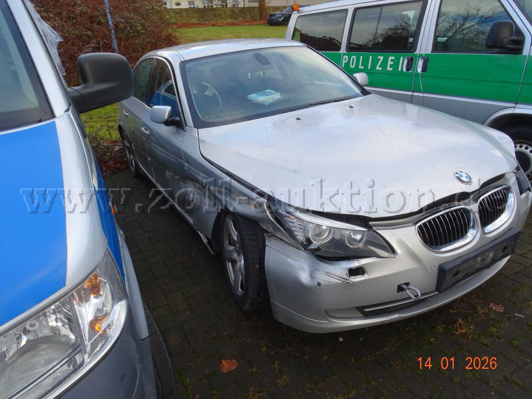 seitlich rechts vorn