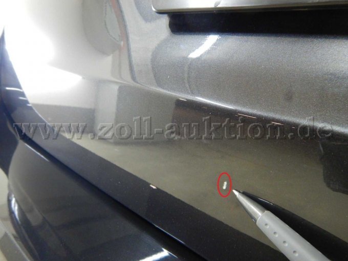 Heckklappe: Kratzer mit Lackbeschädigung