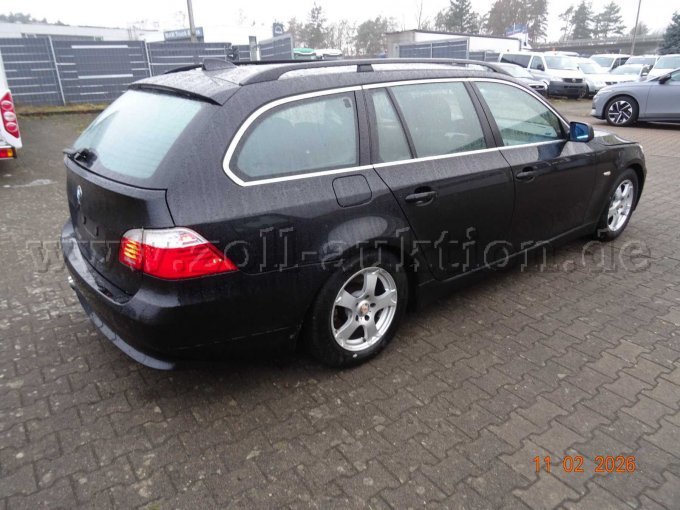 seitlich rechts hinten