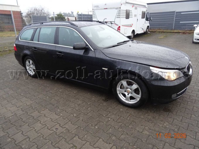 seitlich rechts vorn