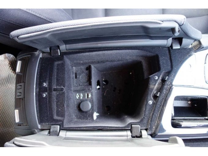 Mittelkonsole Bild 1