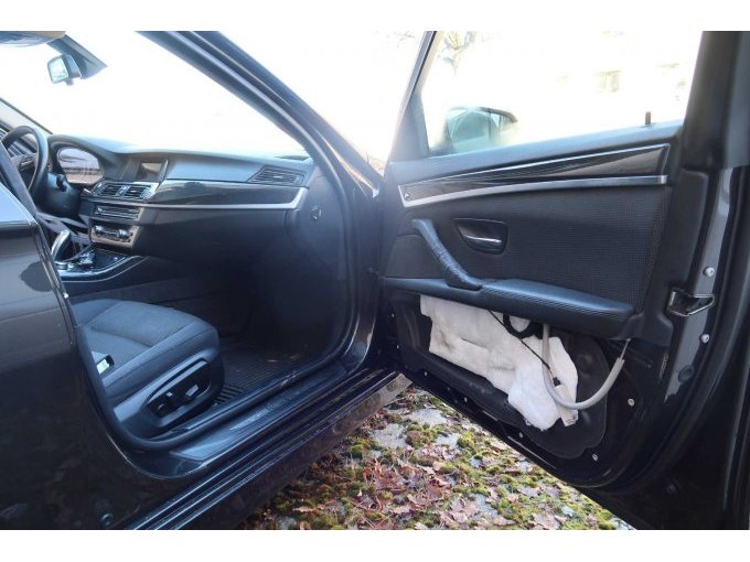 Einstieg Beifahrer mit Rückbauschäden Beifahrertür