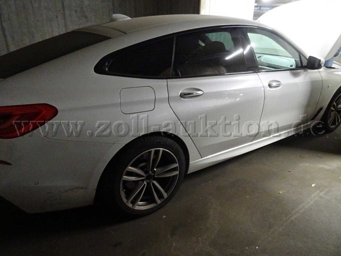 Fahrzeug-von-hinten-rechts