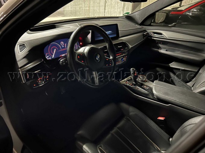 Fahrzeug-von-Innen-Fahrerseite