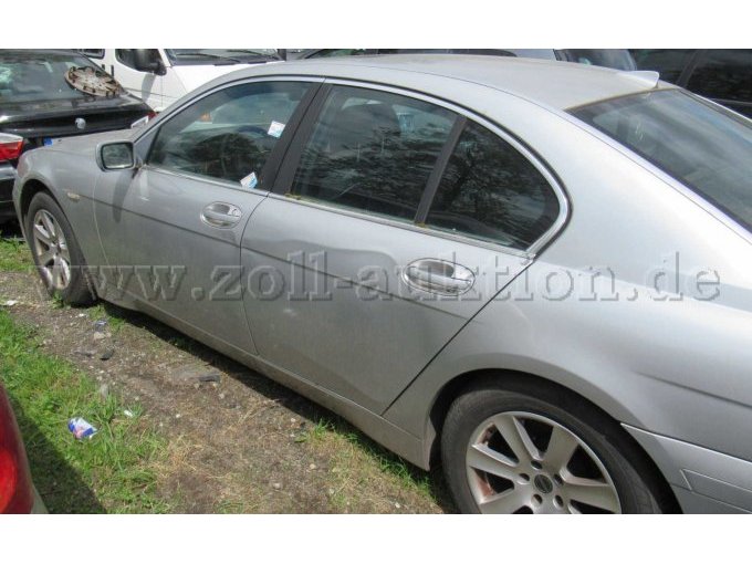 Fahrerseite hinten