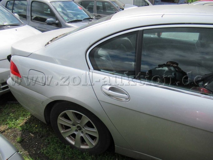 Fahrerseite hinten 2
