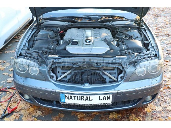 Motorhaube geöffnet