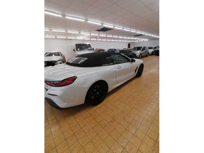 Seitenansicht 2 rechts BMW 840d Xdrive, mit Beschädigungen