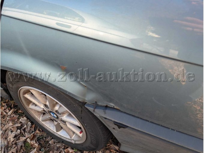 Beschädigung Seitenteil Links