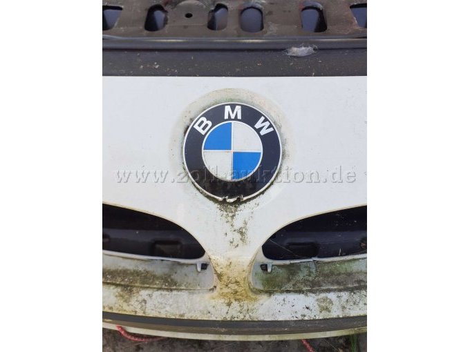 Beschädigtes Markenlogo