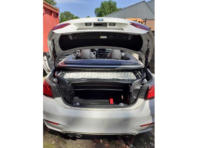 Kofferraum und Verdeck offen