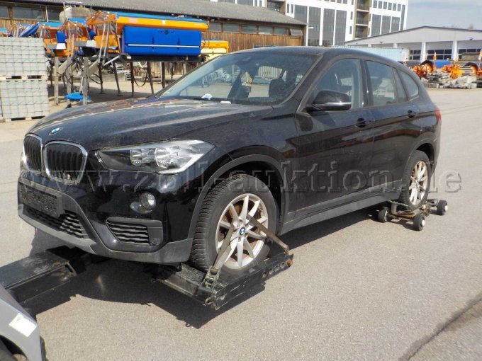 Front- u. Seitenansicht BMW