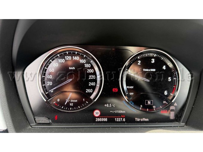 Tacho mit laufenden Motor