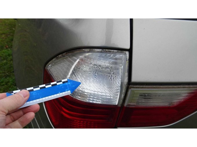 Scheinwerfer hinten rechts innen beschlagen